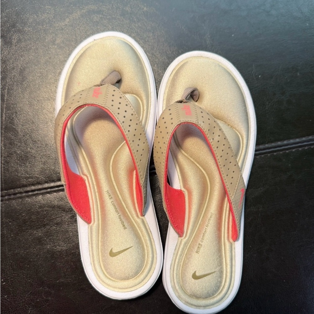 Nike Comfort Footbed Sandals Women's Size 6 Tan Pink Thong Flip Flop Beach Pool